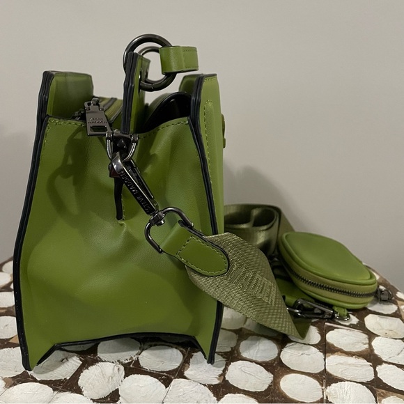 Steve Madden Bevelyn Satchel Handbag Crossbody Tote Green with AirPod Case - Picture 4 of 10
